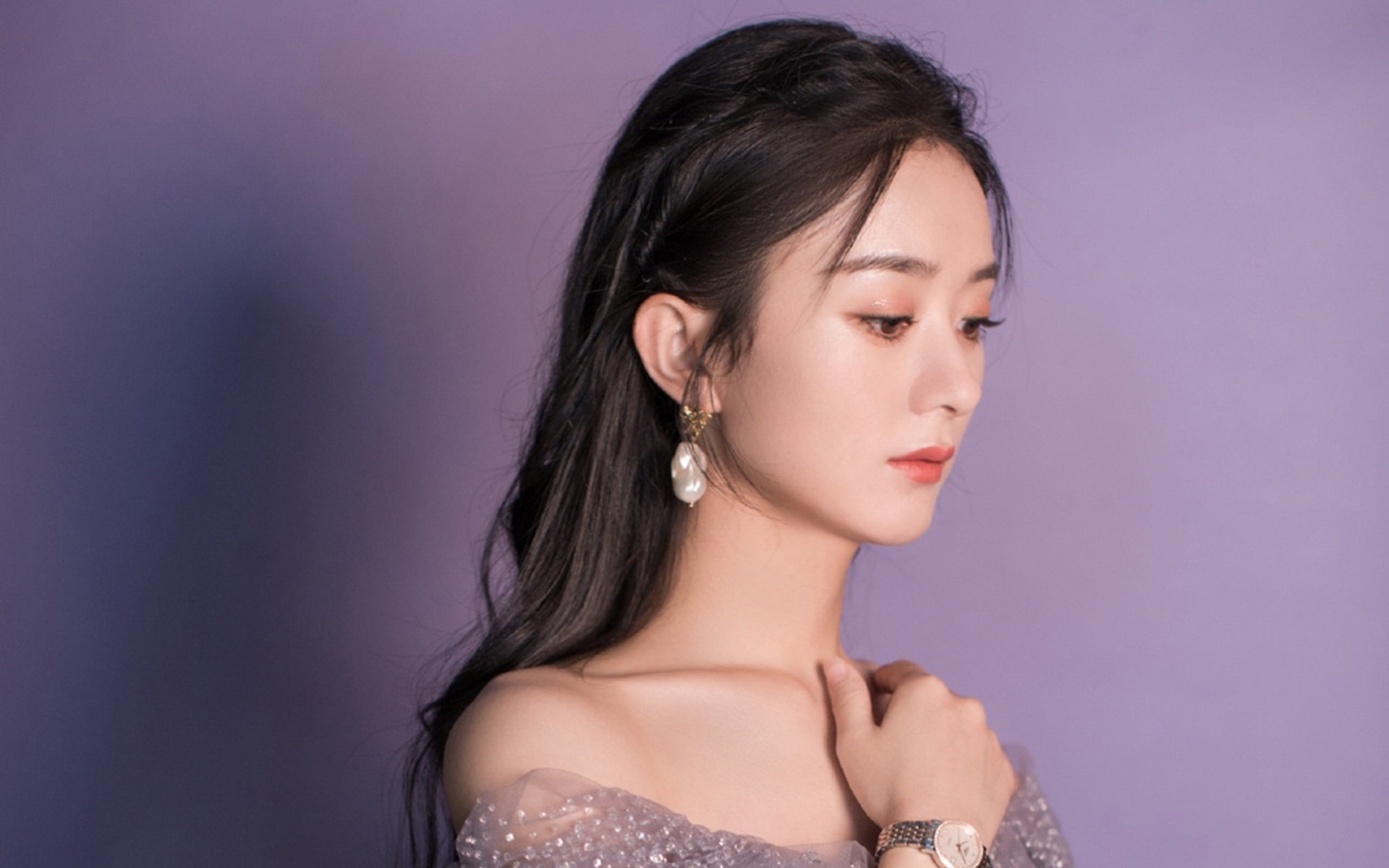 年龄差距引发关注：老将年轻新秀的对决，年轻与年龄无关